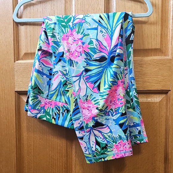Lilly Pulitzer Pants - Lilly Pulitzer Luxletic Tropical Floral Women's Active Capris